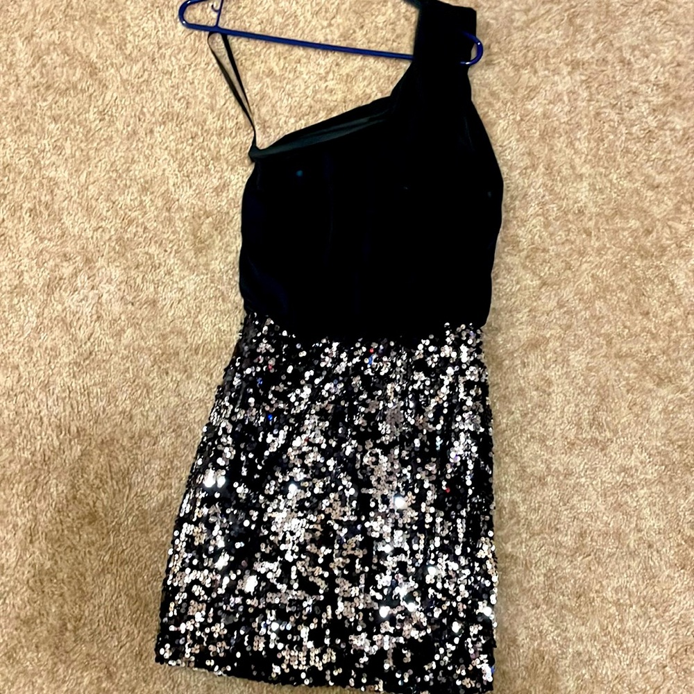 One Shoulder Sequin Dress: Way-In Co.